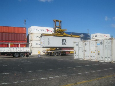 40 Fuss Standardcontainer wird verschoben